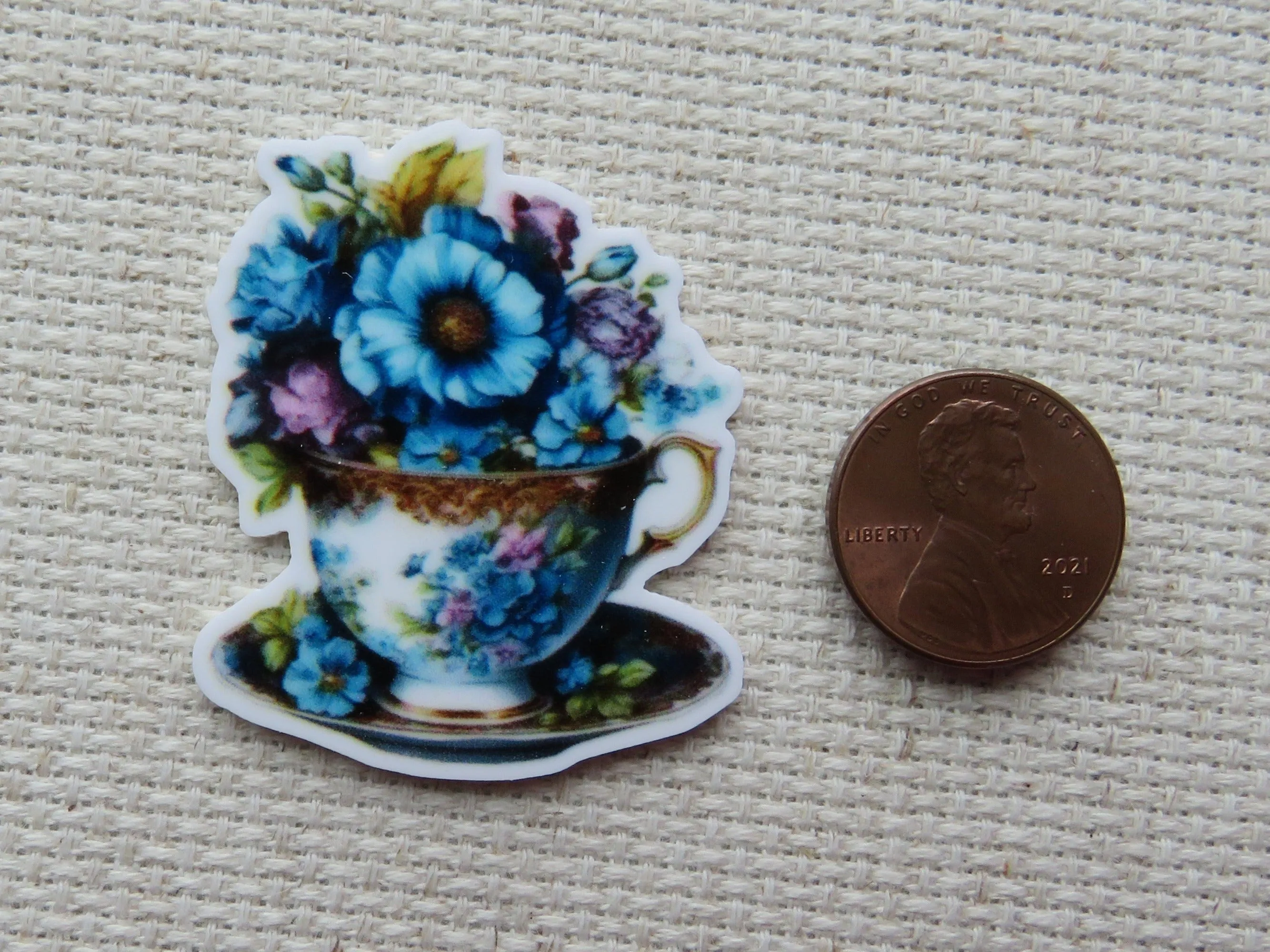 Blue Floral Teacup Needle Minder, Cover Minder, Magnet