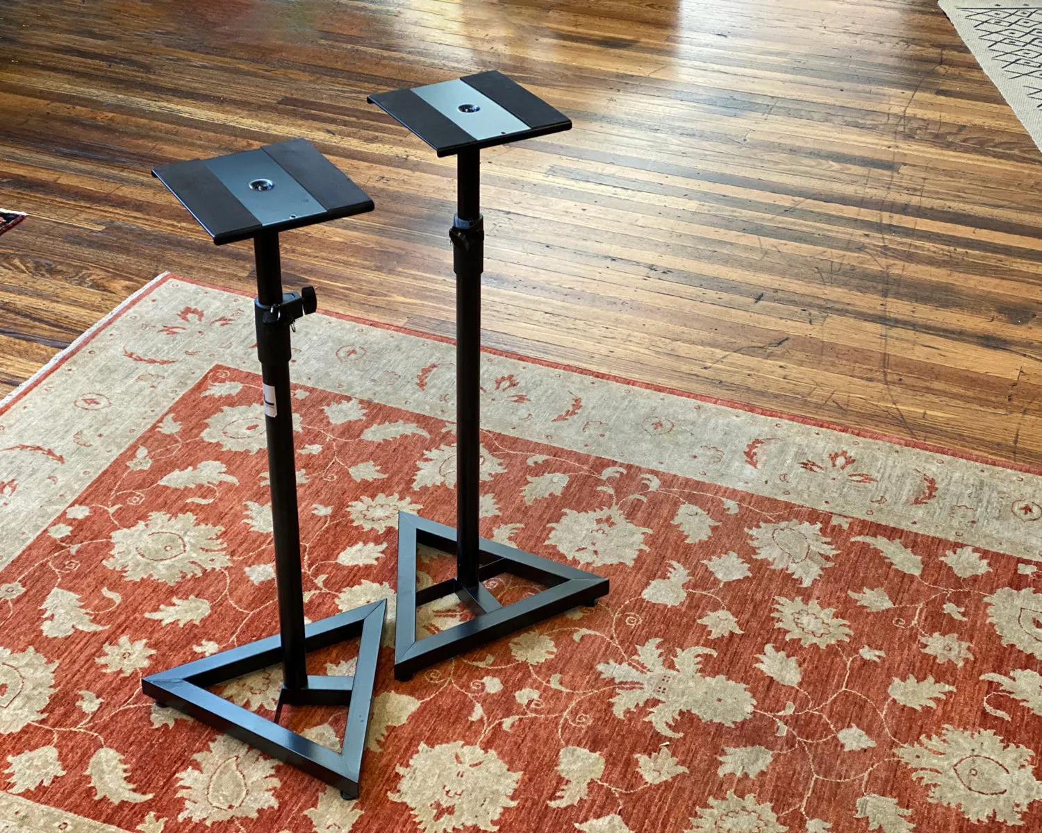 DL Lighting Speaker Stands