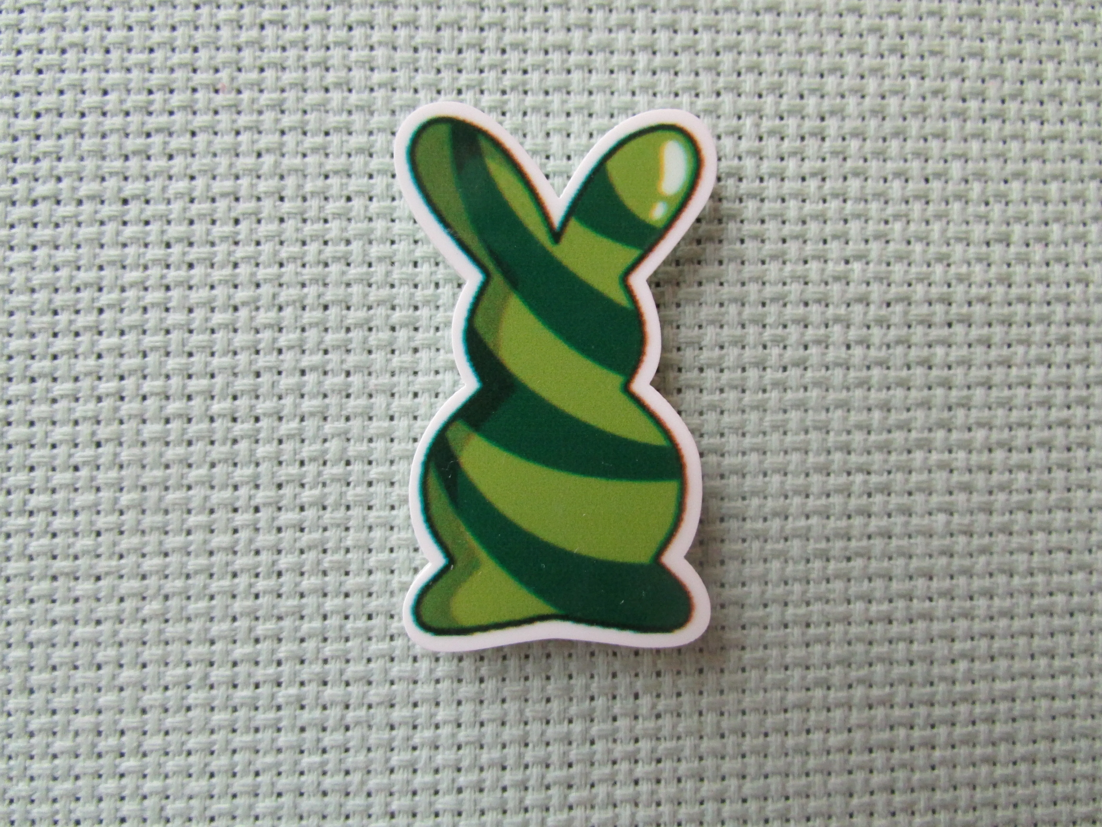 Green Swirl Bunny Needle Minder, Cover Minder, Magnet LAST ONE!